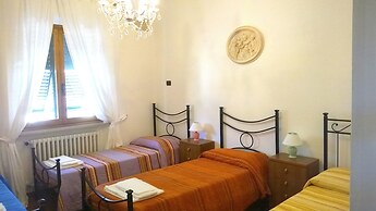 Villa In Lucca Placed in a Residential Area, all Services Nearby