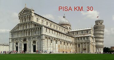 Villa In Lucca Placed in a Residential Area, all Services Nearby