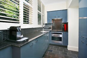 Art Deco in the Cul-de-Sac