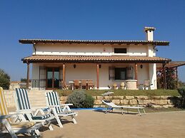 Apartment in Countryside Villa With Pool Within the Se Sicilian Barocc