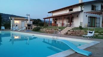 Apartment in Countryside Villa With Pool Within the Se Sicilian Barocc