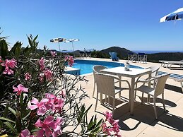 Holiday Resorts for 10 Persons, With Swimming Pool, Wifi and air Condi