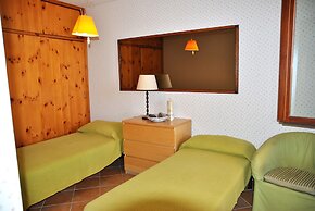 Holiday Resorts for 10 Persons, With Swimming Pool, Wifi and air Condi