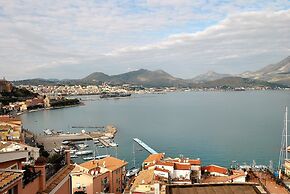 Belvedere Home With sea View on the Gulf of Gaeta