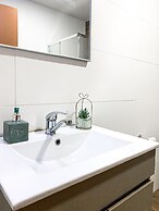 Modern Downtown 3BR by Ahlan Hospitality