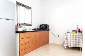 Modern Downtown 3BR by Ahlan Hospitality