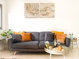 Modern Downtown 3BR by Ahlan Hospitality