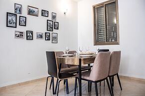 Modern Downtown 3BR by Ahlan Hospitality