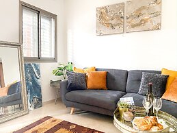 Modern Downtown 3BR by Ahlan Hospitality