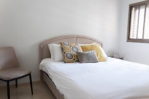 Modern Downtown 3BR by Ahlan Hospitality