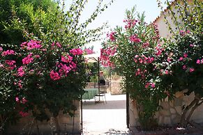 Cozy Villa Ambra Between Olive Trees, in Noto