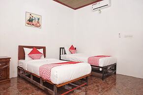 OYO 2410 Intan Hotel