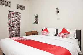 OYO 2410 Intan Hotel