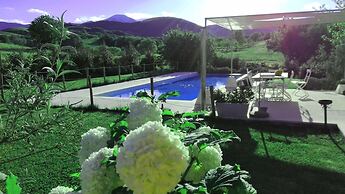 Hillside Villa With Swimming Pool and Jacuzzi - Frasassi Caves