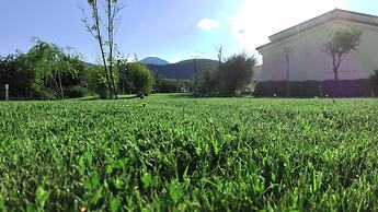 Hillside Villa With Swimming Pool and Jacuzzi - Frasassi Caves