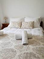 Lovely Flat Near Port! Few Min From City Center