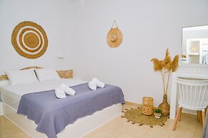 Avgerinos Deluxe Rooms