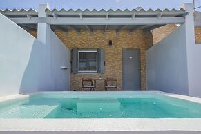 Avgerinos Deluxe Rooms