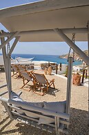 Avgerinos Deluxe Rooms