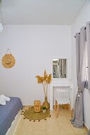 Avgerinos Deluxe Rooms