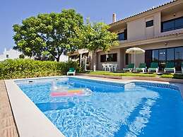 Villa Andre 3 Bedroom Villa With Pool - Walking Distance to Albufeira