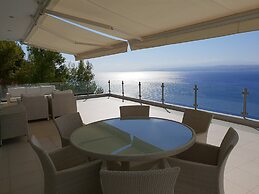 Luxurious Suite Athena Near To Beach