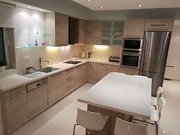 Luxurious Suite Athena Near To Beach