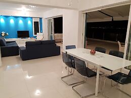 Luxurious Suite Athena Near To Beach