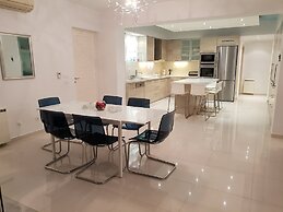 Luxurious Suite Athena Near To Beach