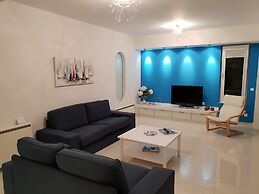 Luxurious Suite Athena Near To Beach