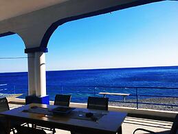 Seaside Cozy House ON THE SEASouth Crete