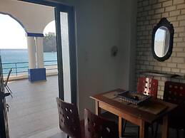 Seaside Cozy House ON THE SEASouth Crete