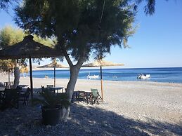 Seaside Cozy House ON THE SEASouth Crete