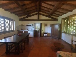 3 Rooms Flat in a Green Tuscany Valley