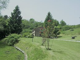 3 Rooms Flat in a Green Tuscany Valley