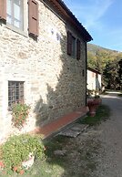 3 Rooms Flat in a Green Tuscany Valley