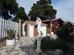 Bungalow With Garden in the Countryside of Rome