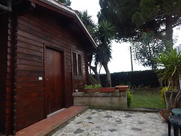 Bungalow With Garden in the Countryside of Rome