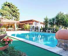 Bungalow With Garden in the Countryside of Rome