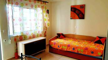 Homy Lovely House Near the Sea