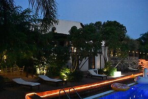 Stunning Villa With Private Pool Chlorine-free and Jacuzzi