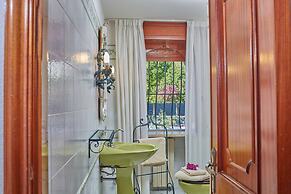 Stunning Villa With Private Pool Chlorine-free and Jacuzzi