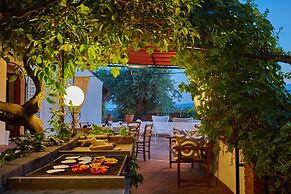 Stunning Villa With Private Pool Chlorine-free and Jacuzzi