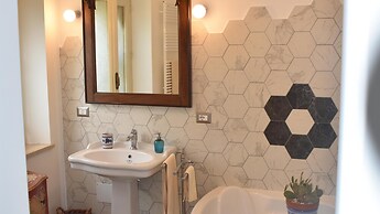 Stunning Villa With Private Pool Chlorine-free and Jacuzzi