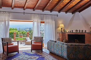 Stunning Villa With Private Pool Chlorine-free and Jacuzzi