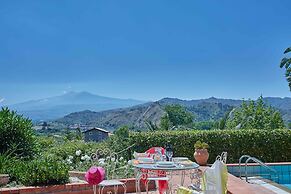 Stunning Villa With Private Pool Chlorine-free and Jacuzzi