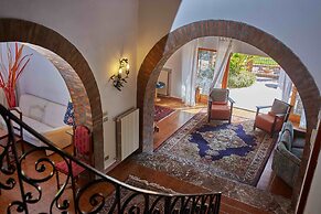 Stunning Villa With Private Pool Chlorine-free and Jacuzzi