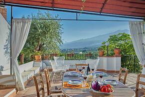 Stunning Villa With Private Pool Chlorine-free and Jacuzzi