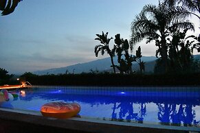 Stunning Villa With Private Pool Chlorine-free and Jacuzzi