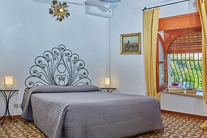 Stunning Villa With Private Pool Chlorine-free and Jacuzzi